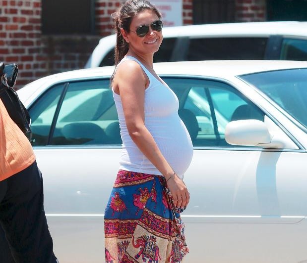 Бременната Мила Кунис с мераци за второ бебе