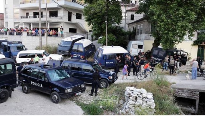 Подозират за ебола петима емигранти в Албания и един в Черна гора
