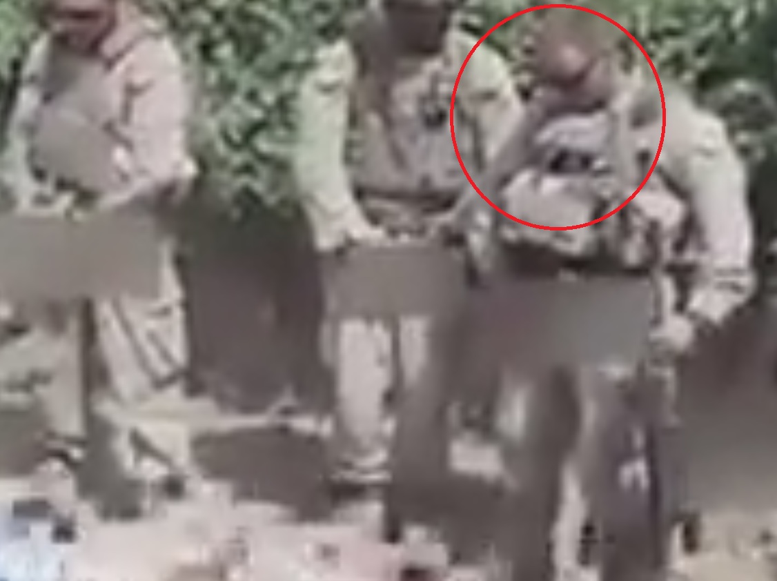 Войник, заснет да пикае върху мъртви талибани, открит мъртъв (ВИДЕО 18+)