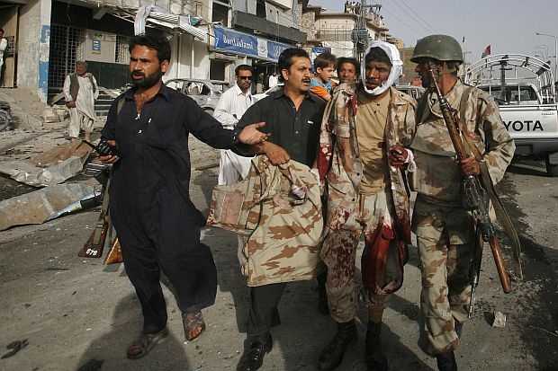 Бунтовници и полиция се стреляха в Пакистан