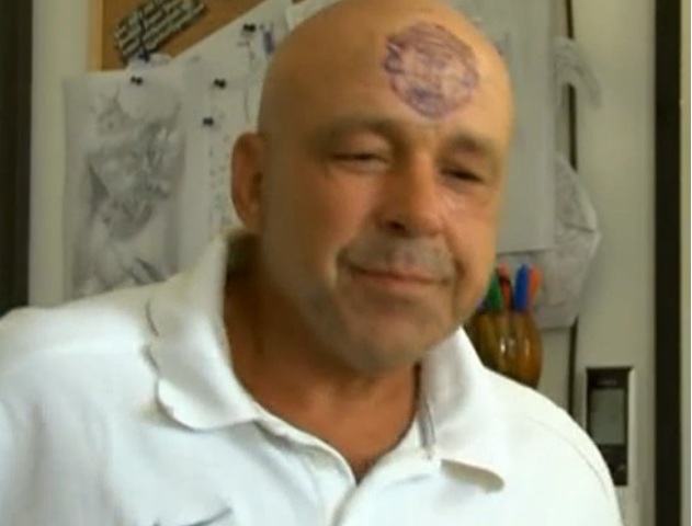 БГ фен татуира на челото си емблемата на &quot;Манчестър Юнайтед&quot;
