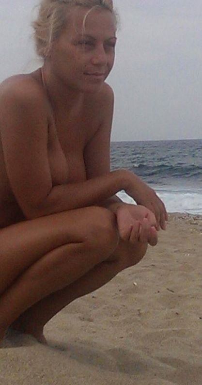 Камелия лъсна голичка на плажа (18+)