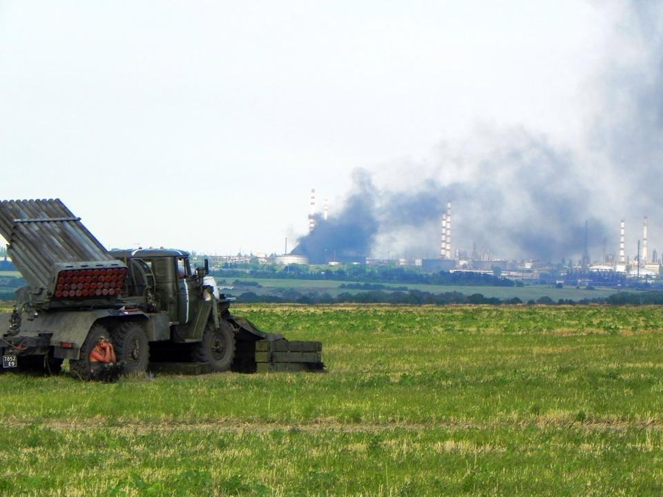 Ад край Луганск: Удариха конвой с бежанци, някои са изгорели живи!