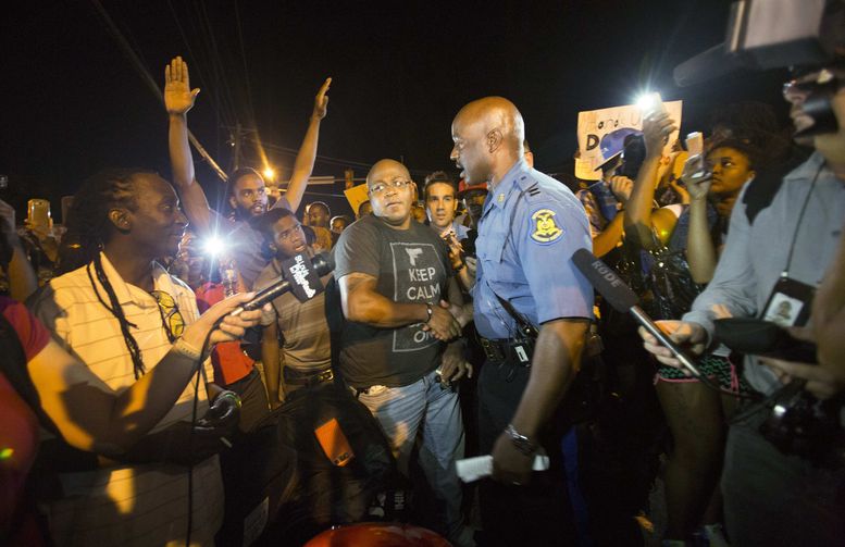 Белите американци не виждат полицейско насилие във Фъргюсън