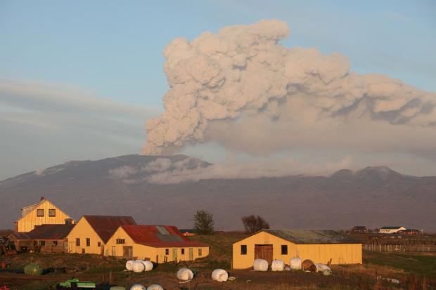 Исландски вулкан плаши с нов авиоколапс