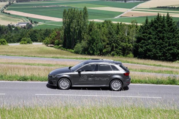 Хибридно Audi минава 50 км на ток