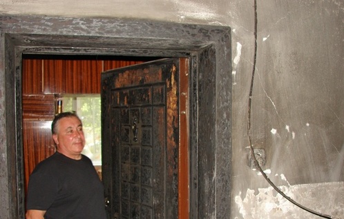 Собственикът на запаления апартамент в Бургас е тъст на издирвания Валентин Пешев