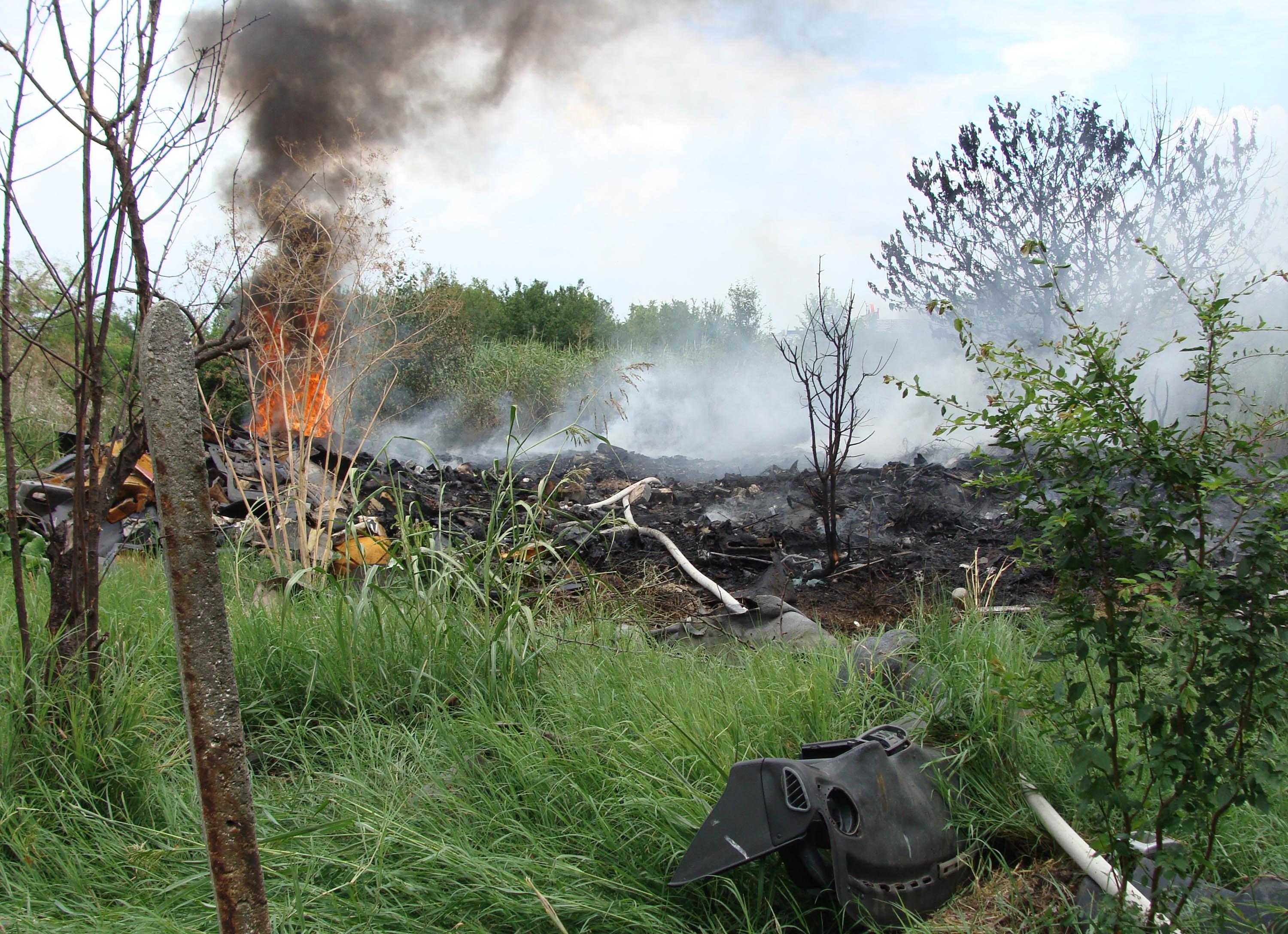 Първо в БЛИЦ: Село Кръстевич на крак, изгоря цех за палети
