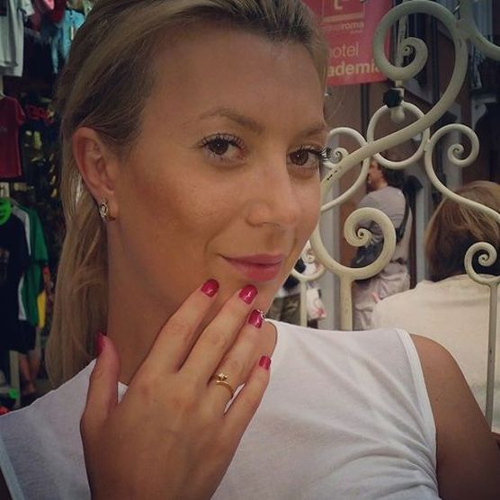 Моделът Ваня Кирова получи годежен пръстен в Италия