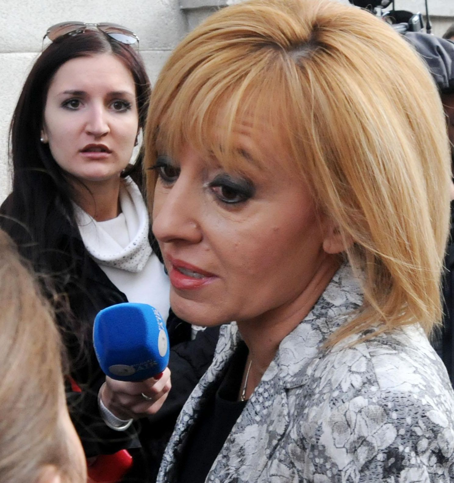 Мая Манолова: Ако служебният кабинет не спре с уволненията, излизаме на протест