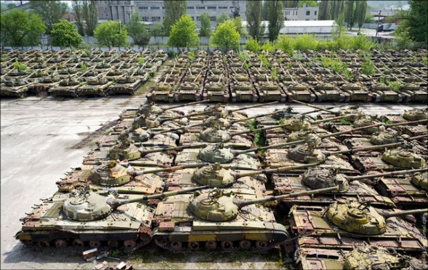 Яценюк вади ръждясали танкове срещу контранастъплението на опълченците