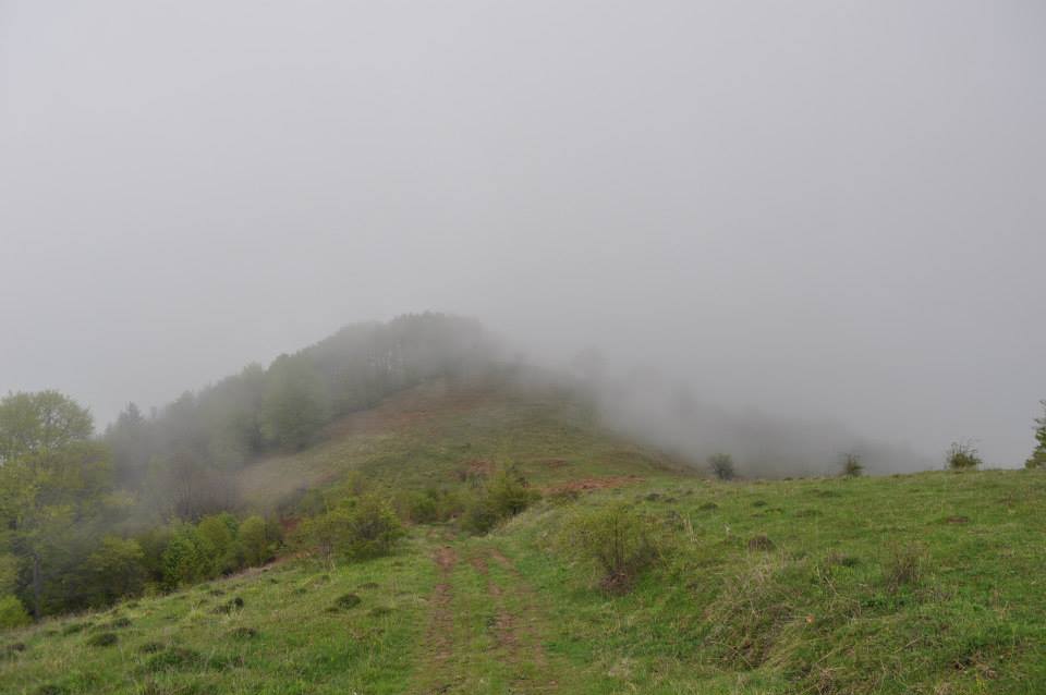 Опасни студ и мъгла затиснаха планините