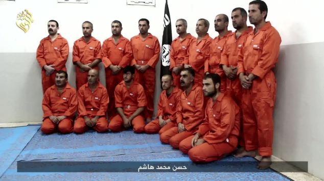 Часове след екзекуцията на 300 души ИДИЛ обезглави кюрд (ВИДЕО 18+)