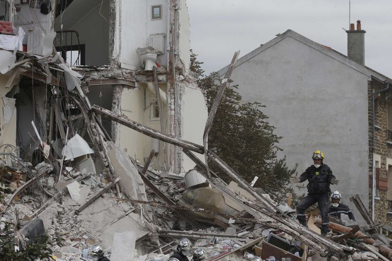 Жилищна сграда се срути, майка и дете загинаха