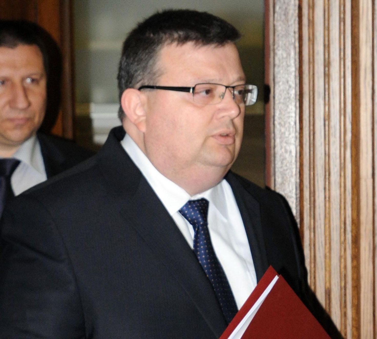 Цацаров на изслушване в парламента за  борба със сивата икономика и контрабандата