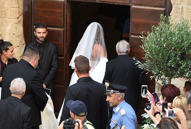 Бившата на Клуни мина под венчилото с хирург (СНИМКИ)