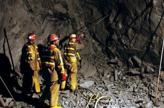 100 миньори започнаха предупредителни стачни действия