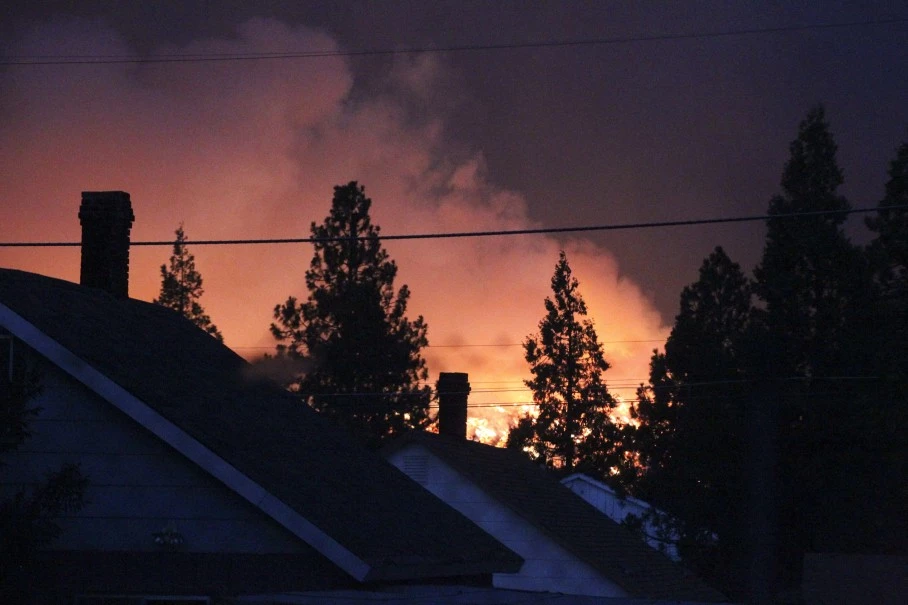Горски пожари бушуват в Калифорния, хиляди са евакуирани (ВИДЕО)
