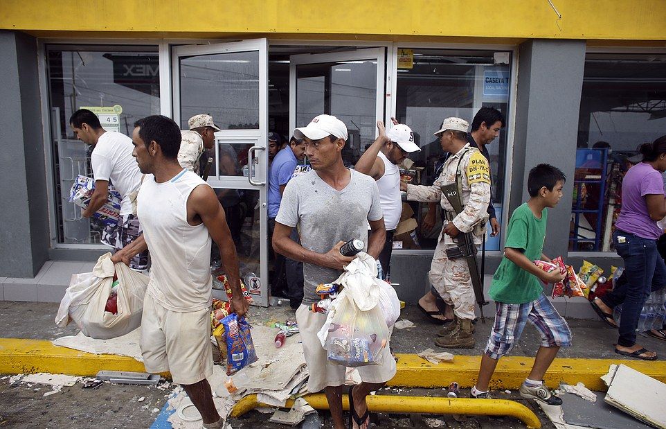 Мексико евакуира районите по пътя на урагана „Одил“