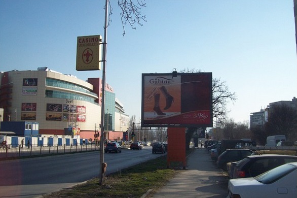 Блъснаха жена на тротоара до МОЛ Варна