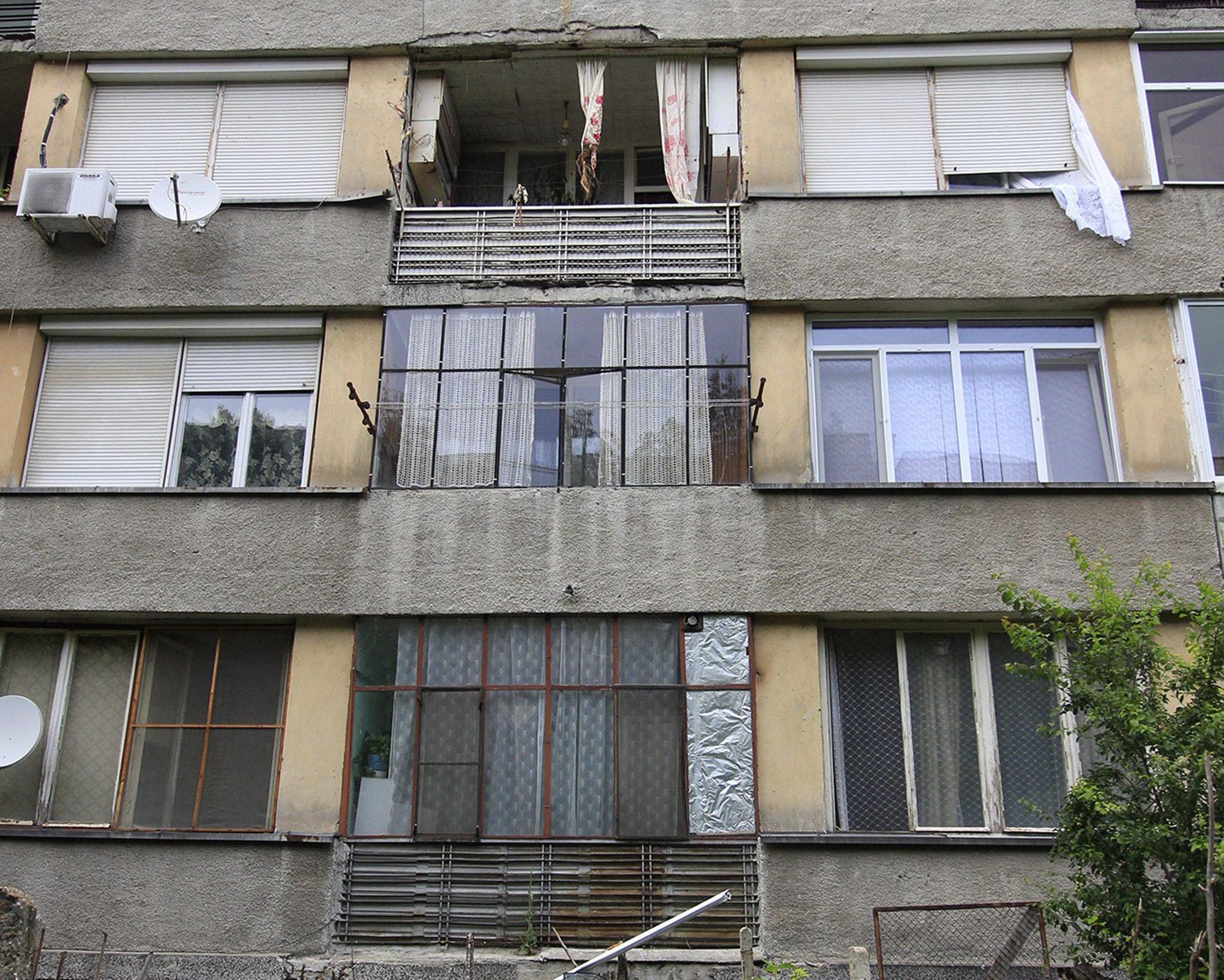 Първо в БЛИЦ: Петко от &quot;Столипиново&quot; запалил апартамента и се самоубил