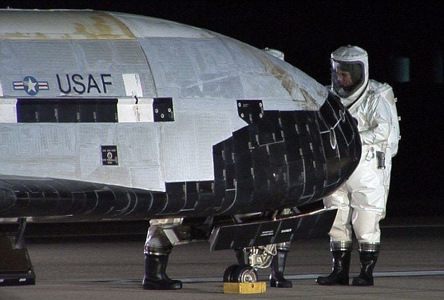 Мистериозен космически самолет на Пентагона обикалял земята две години