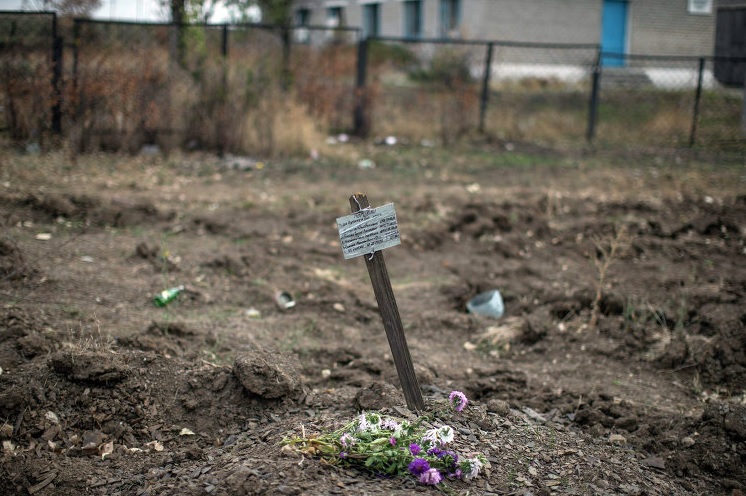 Доказано: Масовите гробове край Донецк - зверство на Националната гвардия