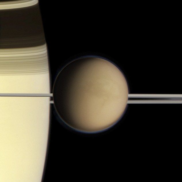 НАСА забеляза загадъчен обект на спътник на Сатурн