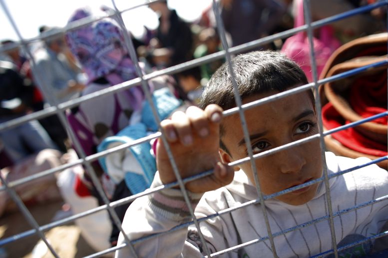 Сирийските бежанци продължават масово да пресичат границата с Турция