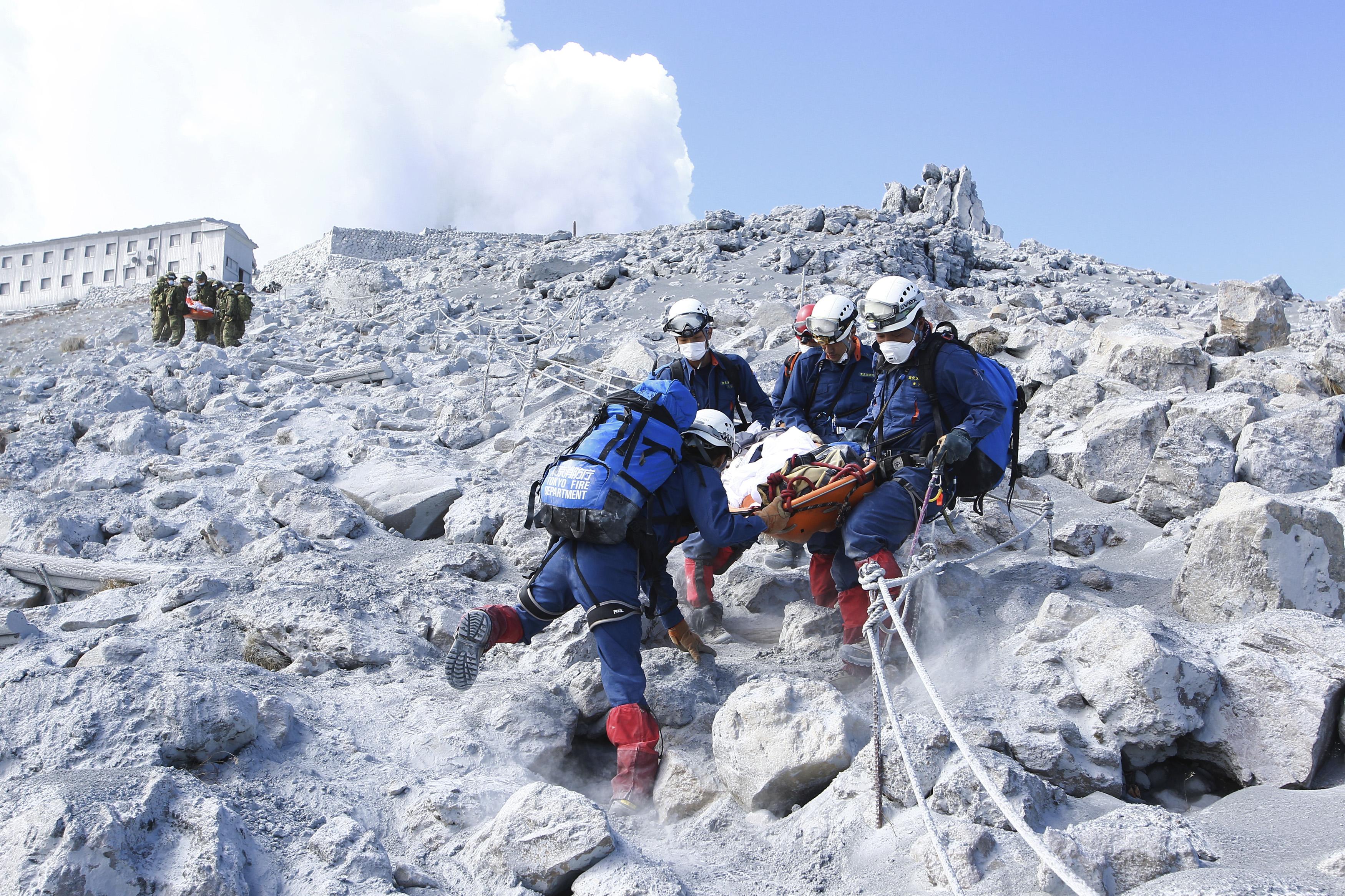Повечето жертви на вулкана Онтаке са убити от падащи скали