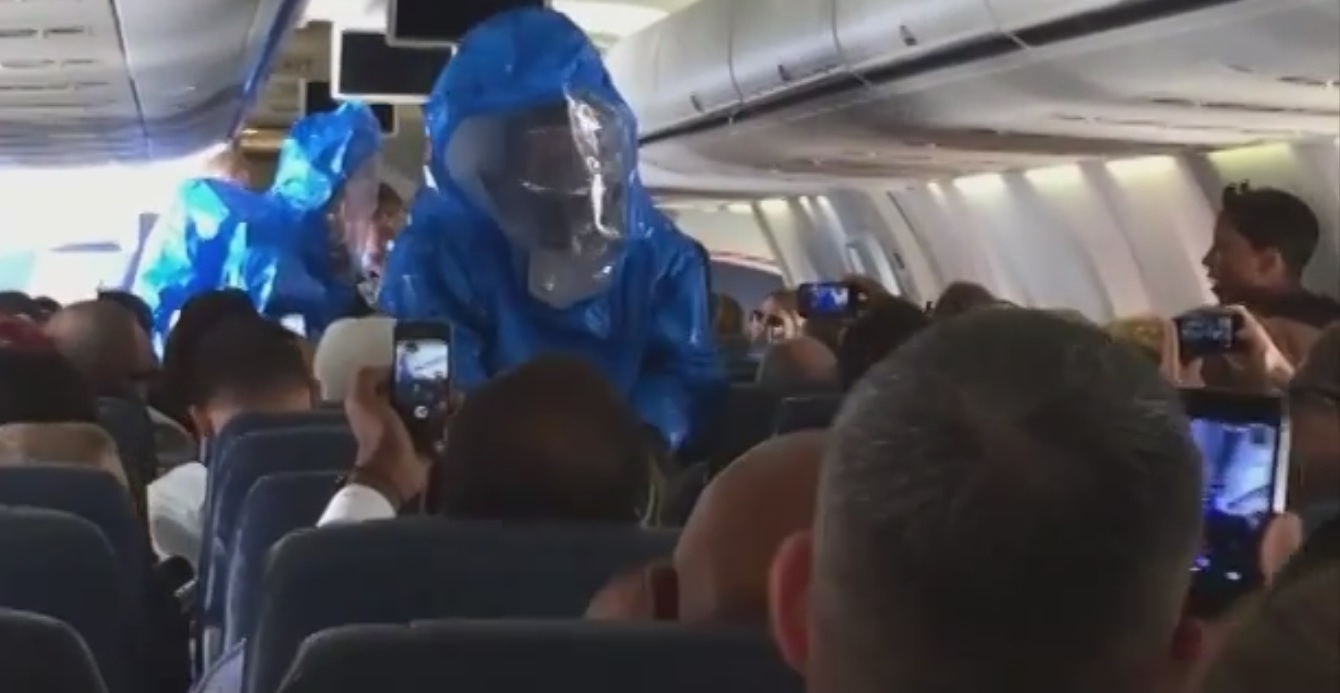 Зевзек се пошегува, че има ебола и го свалиха от самолета (ВИДЕО)