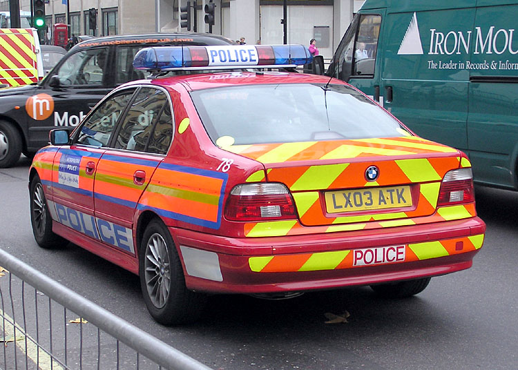 Полицията в Лондон арестува трима по подозрения за тероризъм