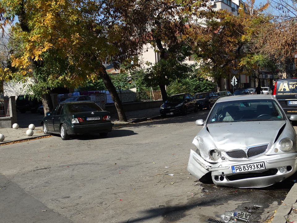 Стрелба е ехтяла при преследването на &quot;Мерецедес&quot;-а в Пловдив (СНИМКИ)