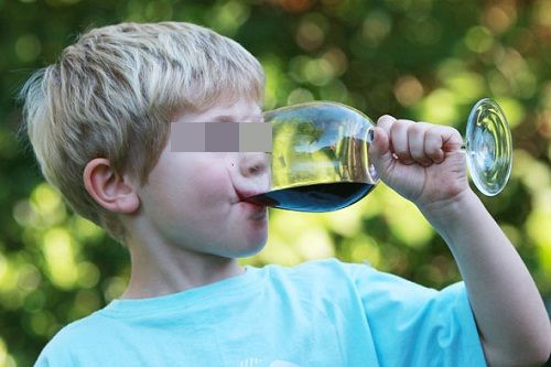 9-годишен препи с вино, осъмна в болница 