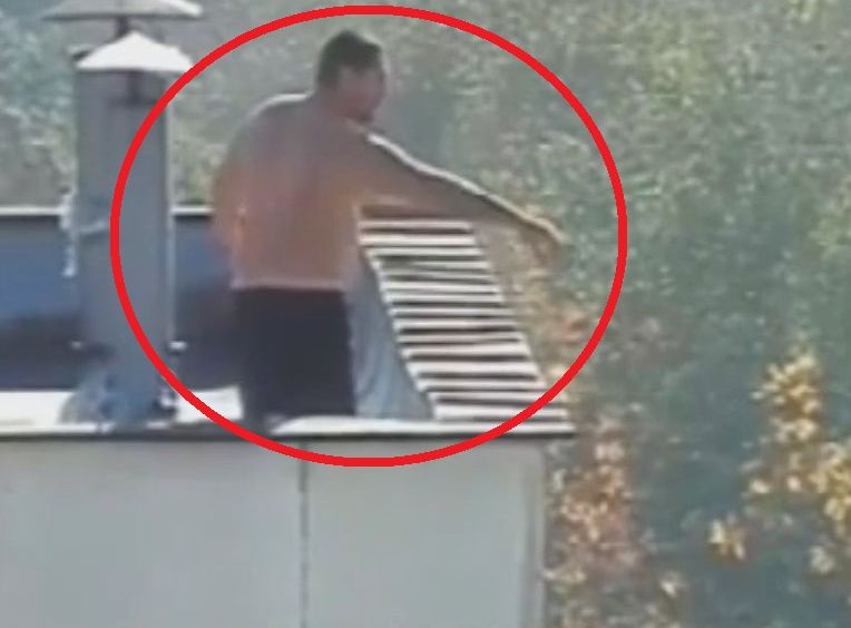 Ето как отчаяният Милан поиска да литне от покрива (ВИДЕО)