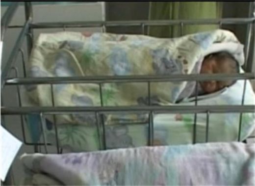 Ученичката, родила изхвърленото бебе, приета в болница 
