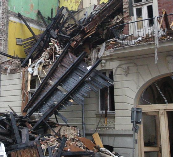 Газова експлозия срина сграда в Полша 