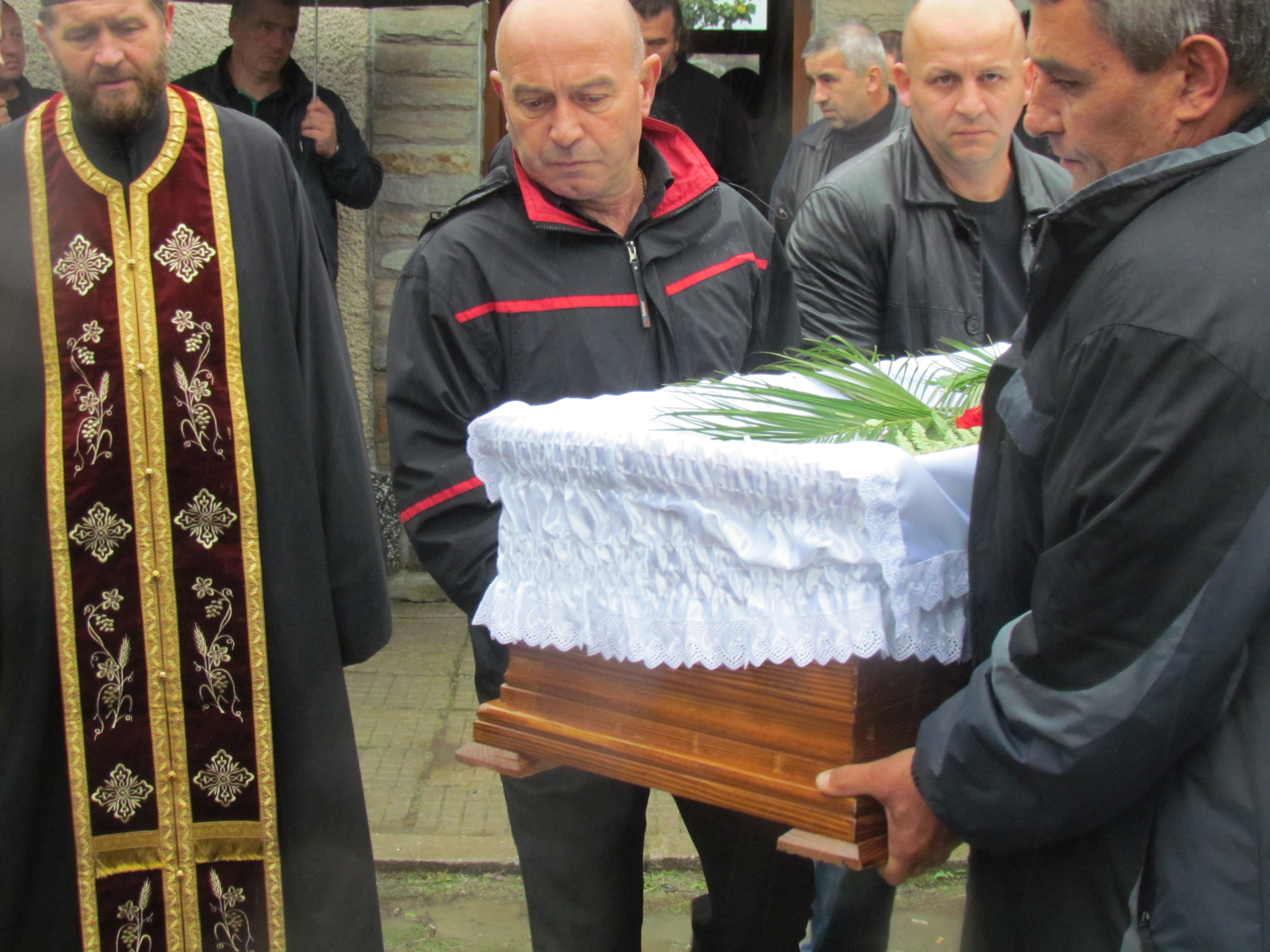 След смъртта на Рогача: Циганчетата в Розино се напикават от страх