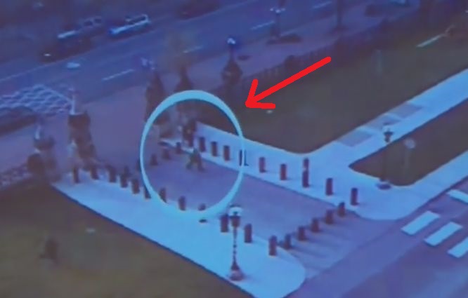 Вижте как стрелецът от Отава нахлува в канадския парламент (ВИДЕО)
