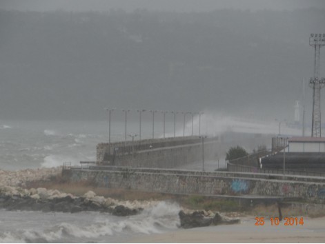 Ураганен вятър във Варна (СНИМКИ)