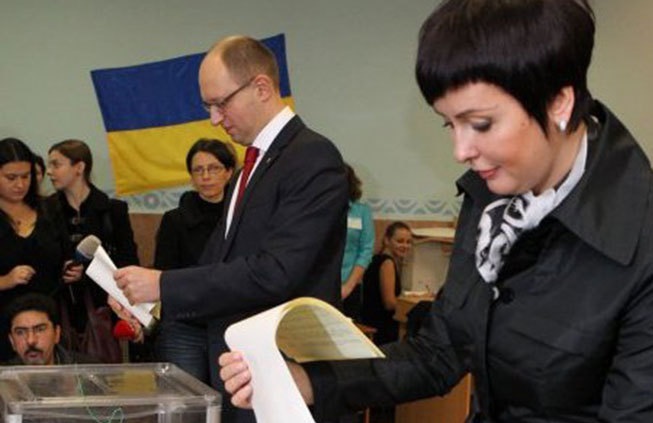 Обрат в Киев: Яценюк поведе на Порошенко