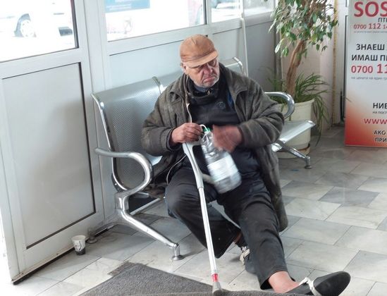 Вонящ клошар превърна в хотел спешното на бургаската болница