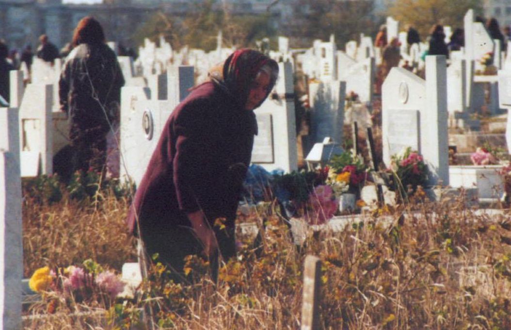 Бургазлийка си разби лицето на гробищата, линейката едва стигна до нея