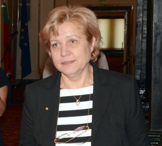 Менда Стоянова се изпусна и без да иска разкри името на новия здравен министър 