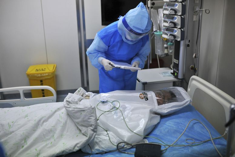 СЗО: Случаите на ебола в Западна Африка достигнаха 13 300 