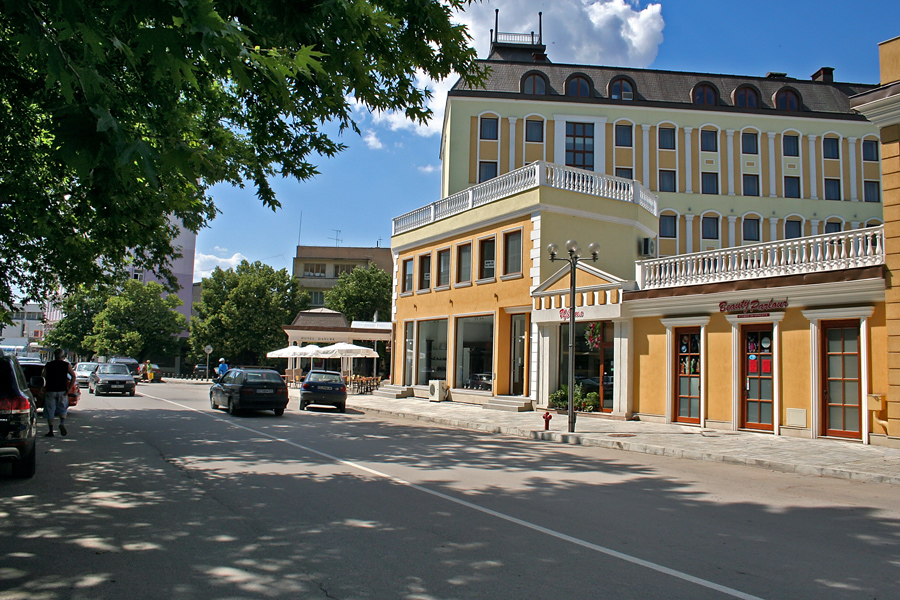 Цената за продан на хотела на Християн Гущеров се срина наполовина за 10 месеца