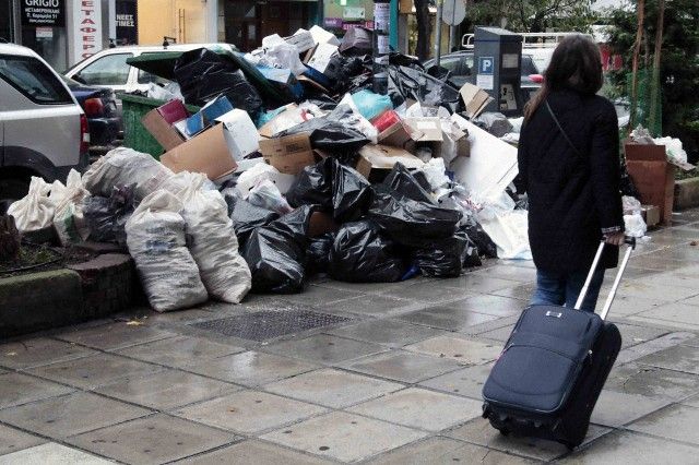 Икономическа емигрантка: Няколко българки откачиха от гаври при гръцкия ни работодател