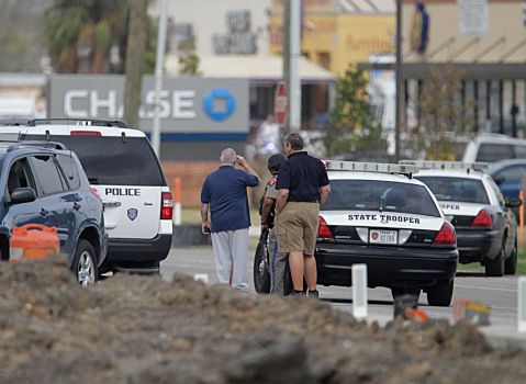 Въоръжен взе заложници в Оклахома