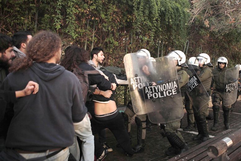 Продължават студентските бунтове в Гърция