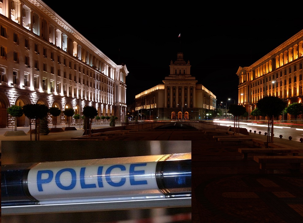 САМО В БЛИЦ: Полицаи спасиха поредната жива клада пред Президентството